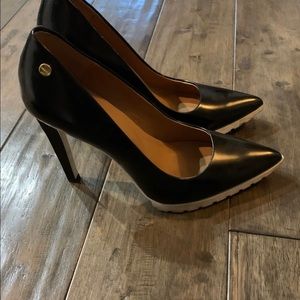 Black leather Calvin Klein pumps